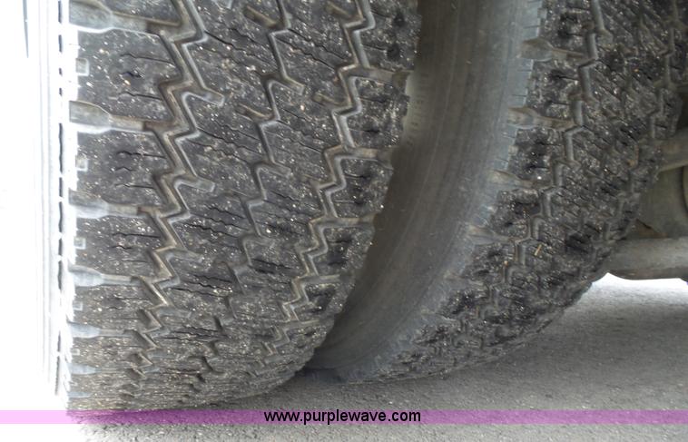 image for item L3721 2006 Freightliner Business Class M2 ambulance