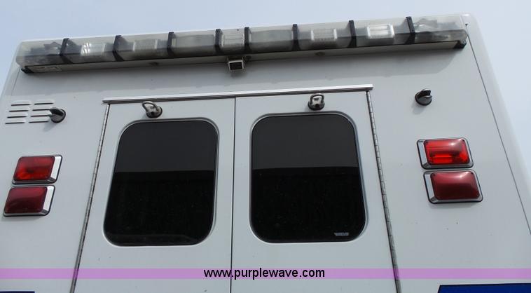 image for item L3721 2006 Freightliner Business Class M2 ambulance