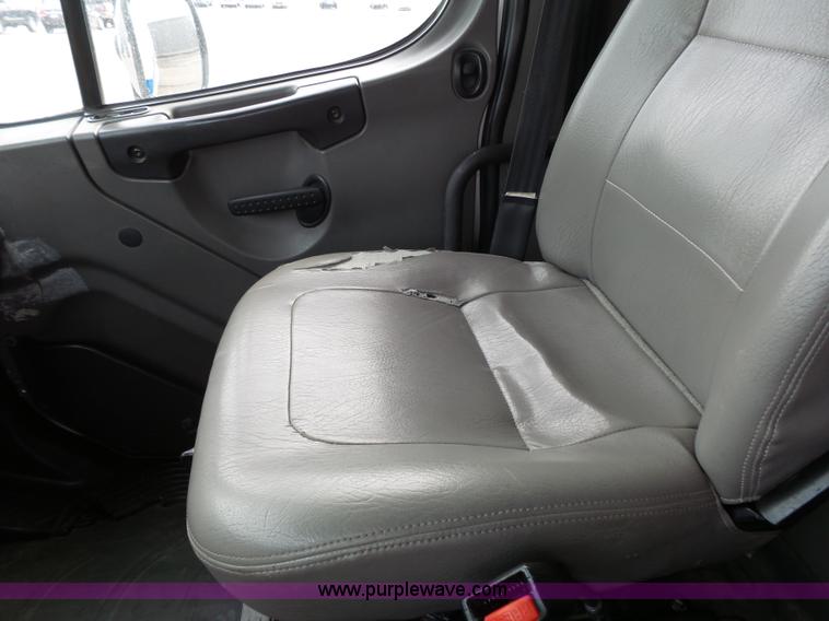 image for item L3721 2006 Freightliner Business Class M2 ambulance