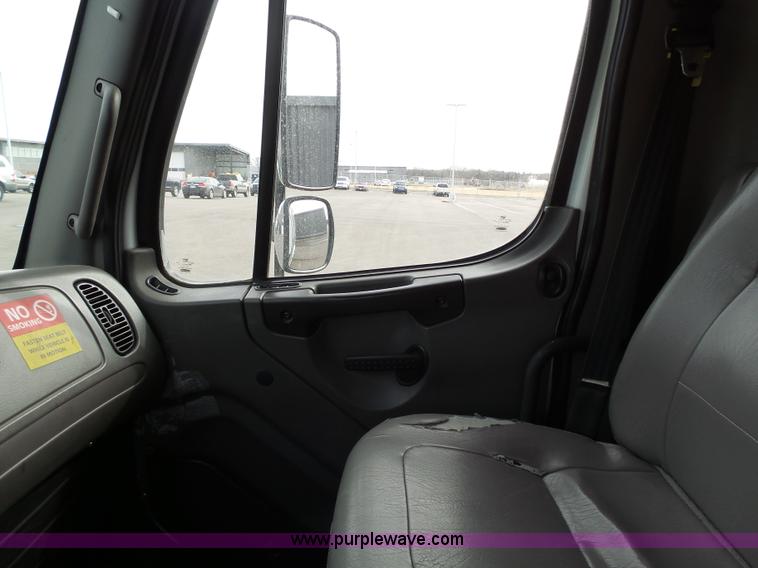 image for item L3721 2006 Freightliner Business Class M2 ambulance