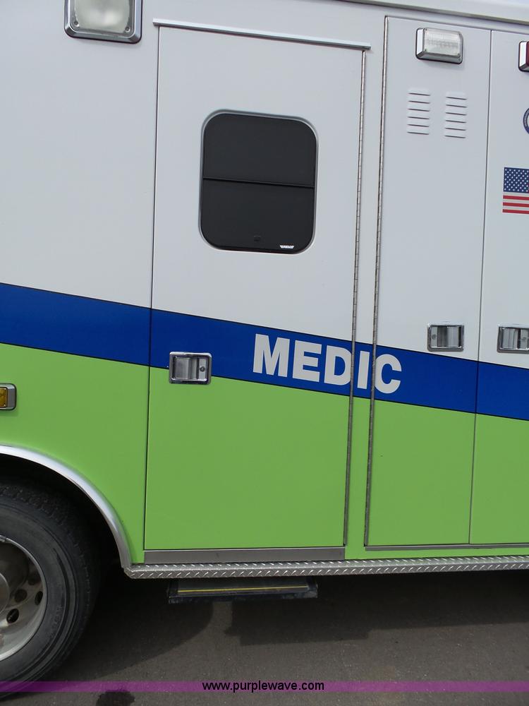 image for item L3721 2006 Freightliner Business Class M2 ambulance