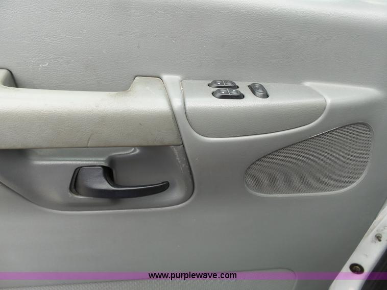 image for item L3722 2003 Ford 801 ambulance