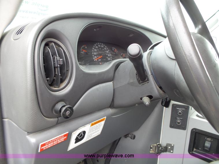 image for item L3722 2003 Ford 801 ambulance