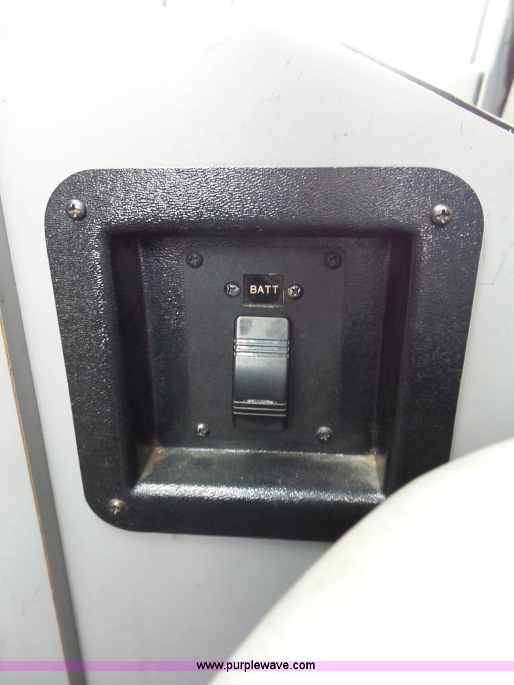 image for item L3722 2003 Ford 801 ambulance