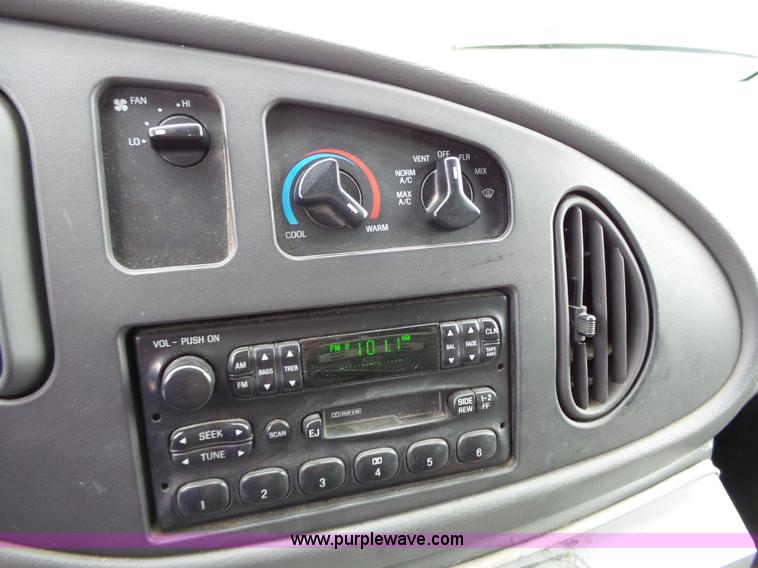 image for item L3722 2003 Ford 801 ambulance