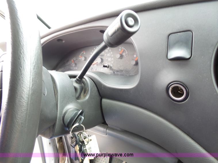 image for item L3722 2003 Ford 801 ambulance