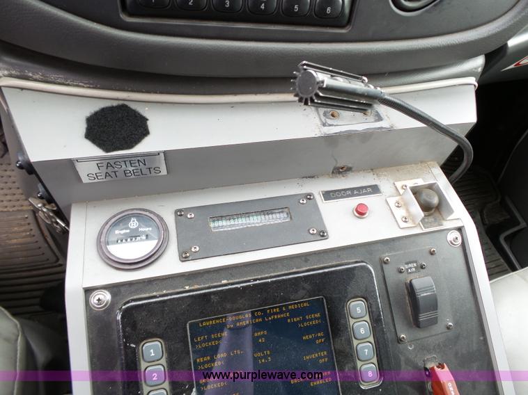 image for item L3722 2003 Ford 801 ambulance