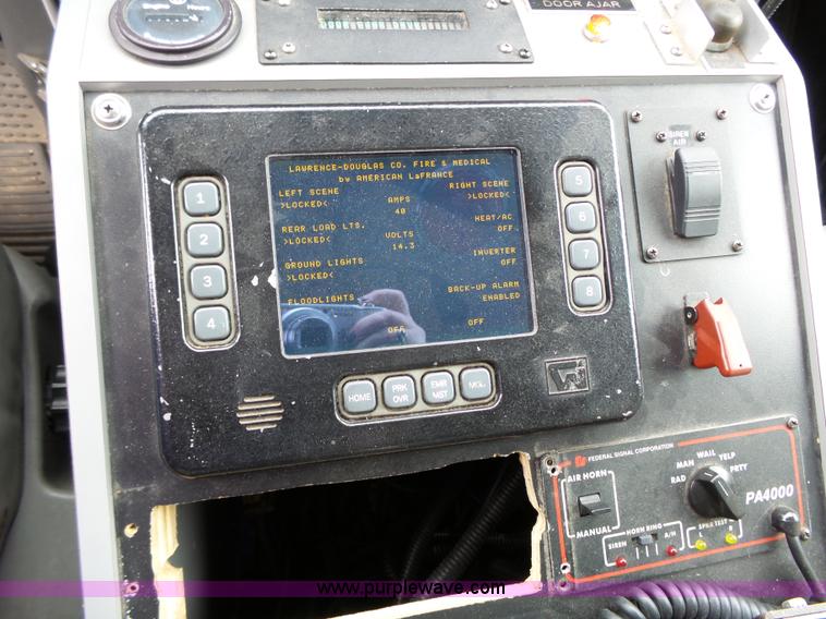 image for item L3722 2003 Ford 801 ambulance