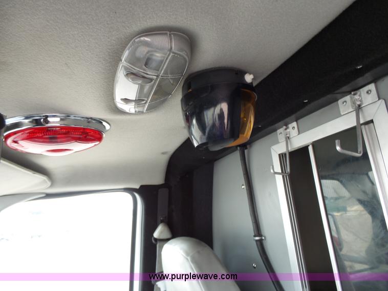 image for item L3722 2003 Ford 801 ambulance