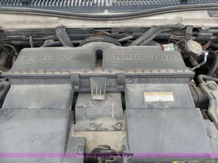 image for item L3722 2003 Ford 801 ambulance