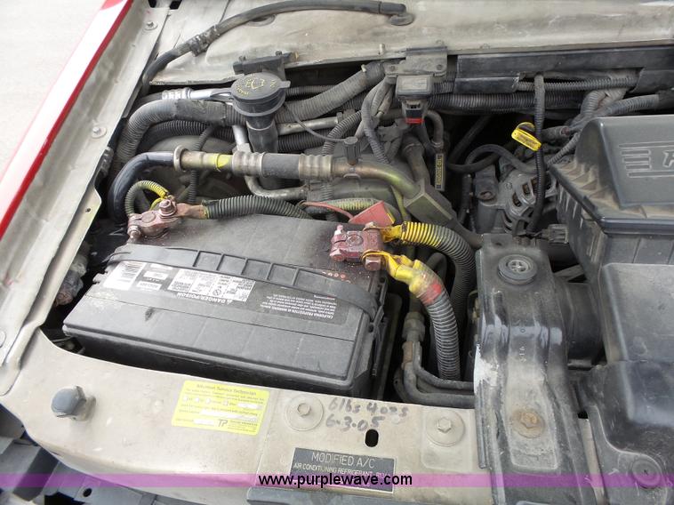 image for item L3722 2003 Ford 801 ambulance