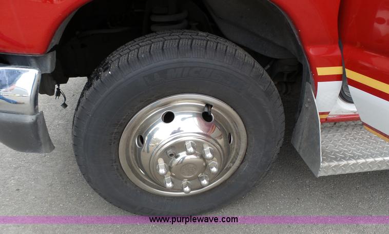 image for item L3722 2003 Ford 801 ambulance