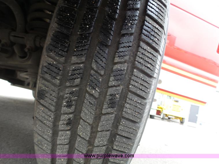 image for item L3722 2003 Ford 801 ambulance