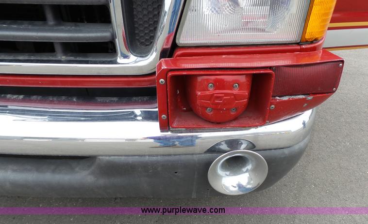 image for item L3722 2003 Ford 801 ambulance