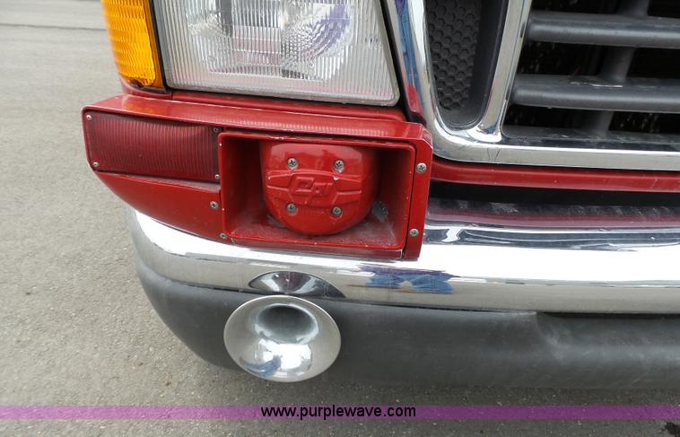 image for item L3722 2003 Ford 801 ambulance