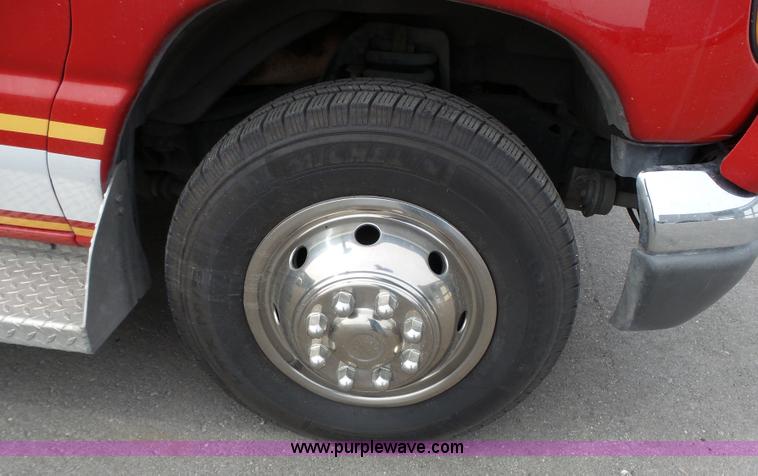 image for item L3722 2003 Ford 801 ambulance