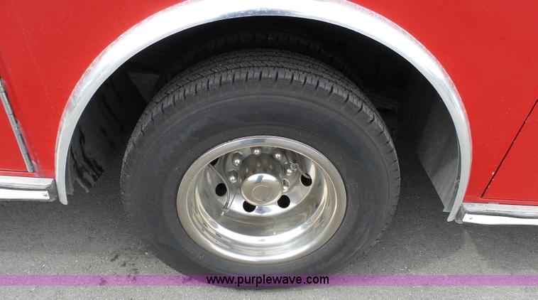 image for item L3722 2003 Ford 801 ambulance