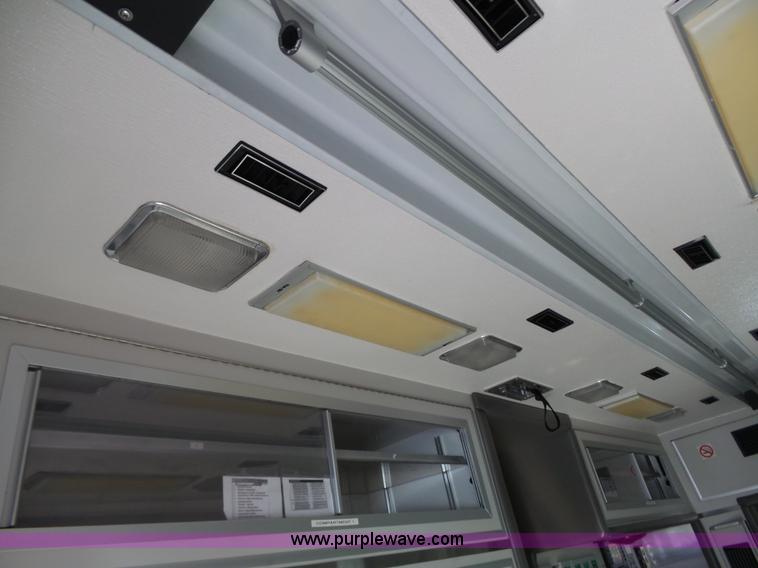 image for item L3722 2003 Ford 801 ambulance