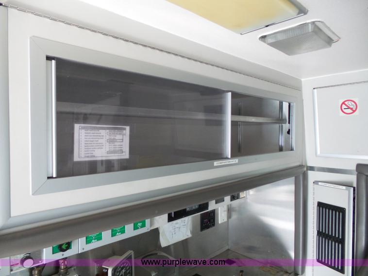 image for item L3722 2003 Ford 801 ambulance