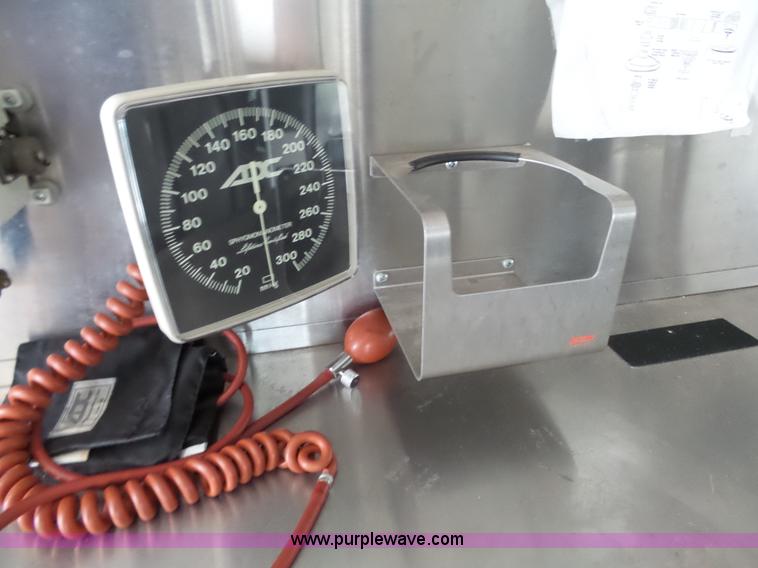 image for item L3722 2003 Ford 801 ambulance