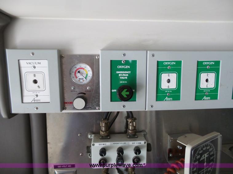 image for item L3722 2003 Ford 801 ambulance