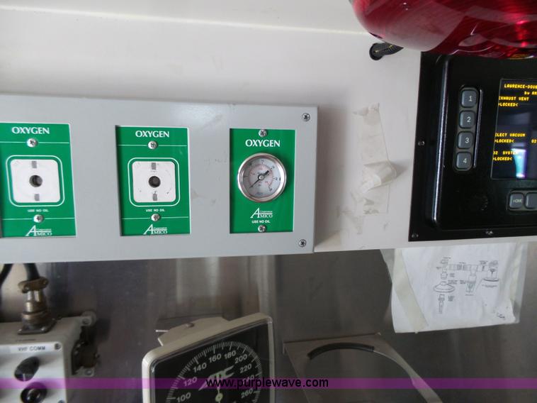 image for item L3722 2003 Ford 801 ambulance