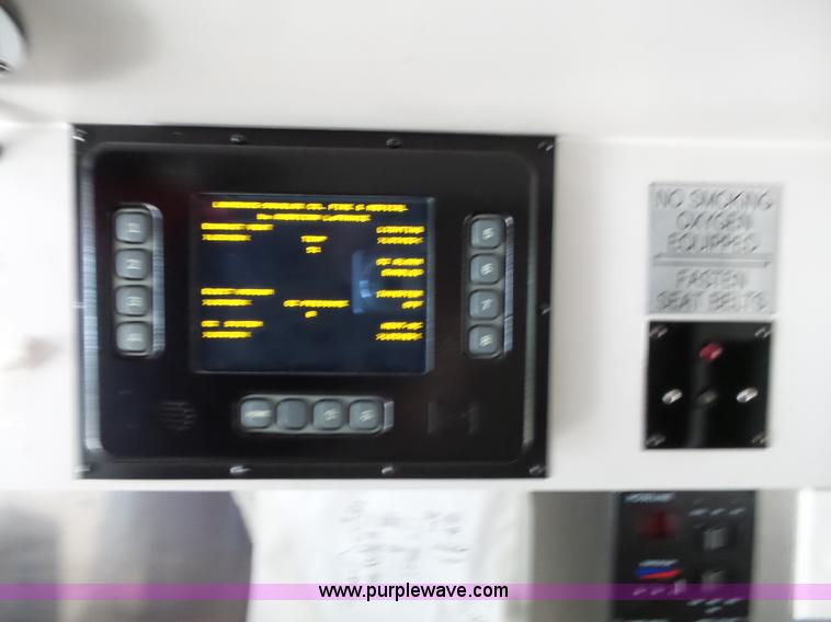 image for item L3722 2003 Ford 801 ambulance