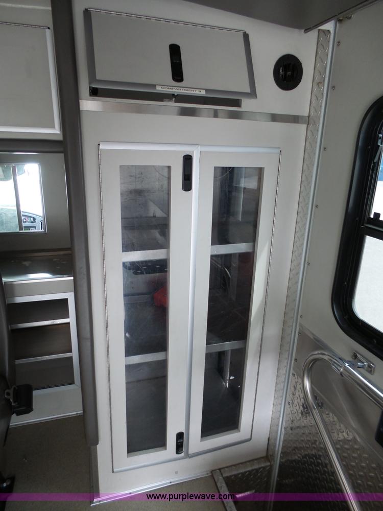 image for item L3722 2003 Ford 801 ambulance