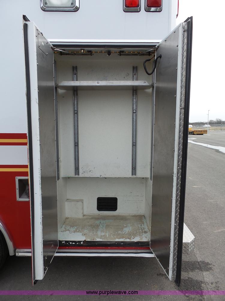 image for item L3722 2003 Ford 801 ambulance