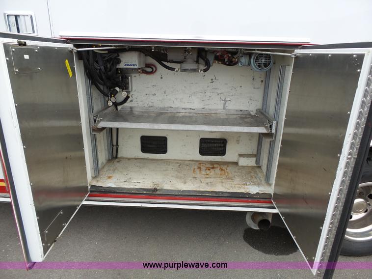 image for item L3722 2003 Ford 801 ambulance