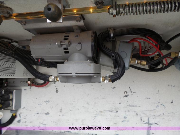 image for item L3722 2003 Ford 801 ambulance