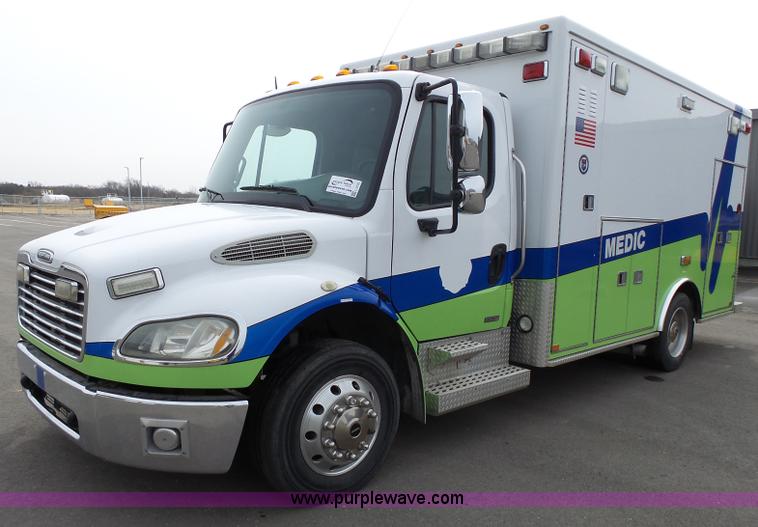 image for item L3723 2005 Freightliner Business Class M2 ambulance