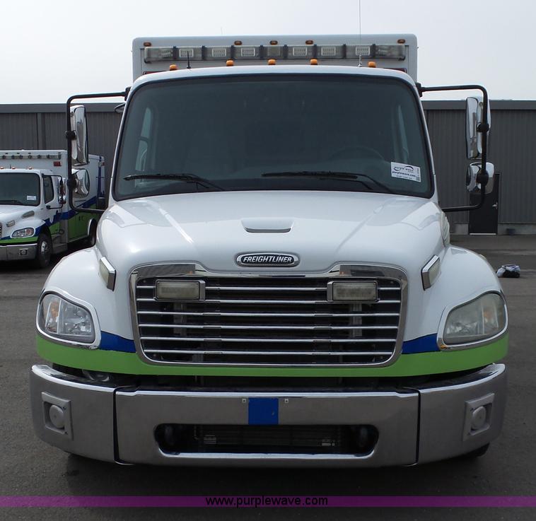 image for item L3723 2005 Freightliner Business Class M2 ambulance