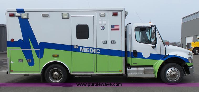 image for item L3723 2005 Freightliner Business Class M2 ambulance