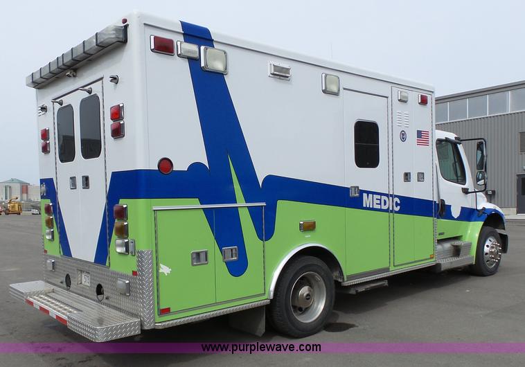 image for item L3723 2005 Freightliner Business Class M2 ambulance