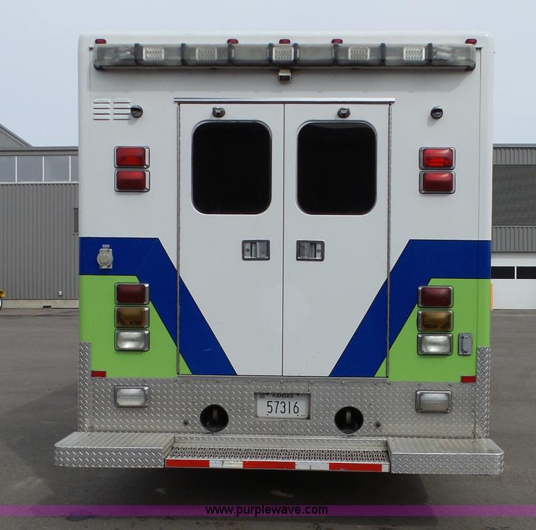 image for item L3723 2005 Freightliner Business Class M2 ambulance