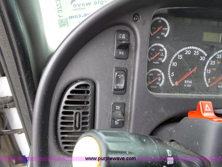 image for item L3723 2005 Freightliner Business Class M2 ambulance