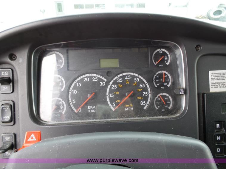 image for item L3723 2005 Freightliner Business Class M2 ambulance