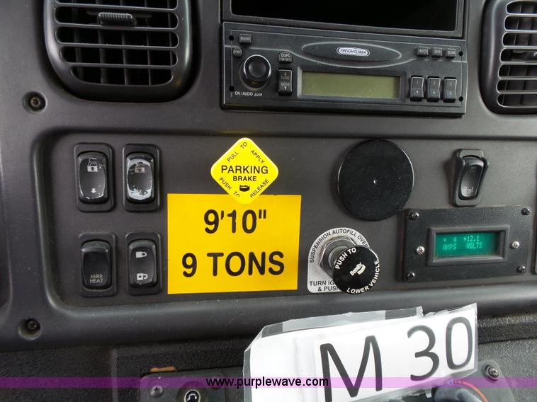 image for item L3723 2005 Freightliner Business Class M2 ambulance