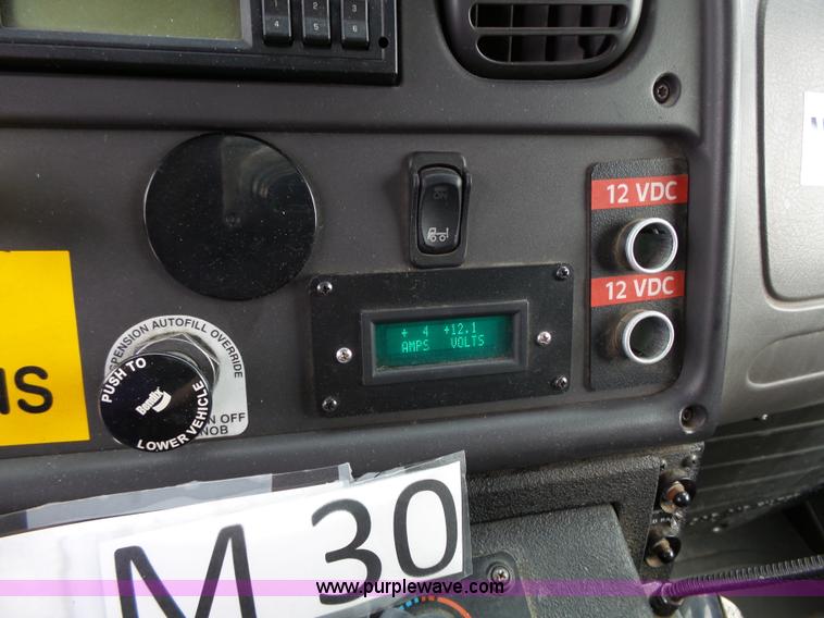 image for item L3723 2005 Freightliner Business Class M2 ambulance