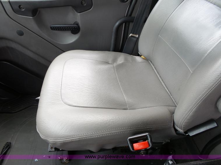 image for item L3723 2005 Freightliner Business Class M2 ambulance