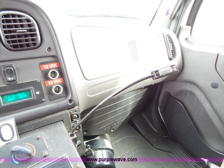 image for item L3723 2005 Freightliner Business Class M2 ambulance