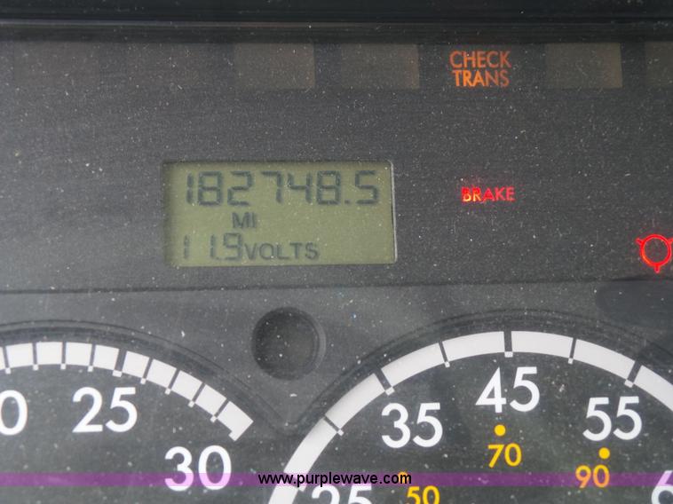 image for item L3723 2005 Freightliner Business Class M2 ambulance