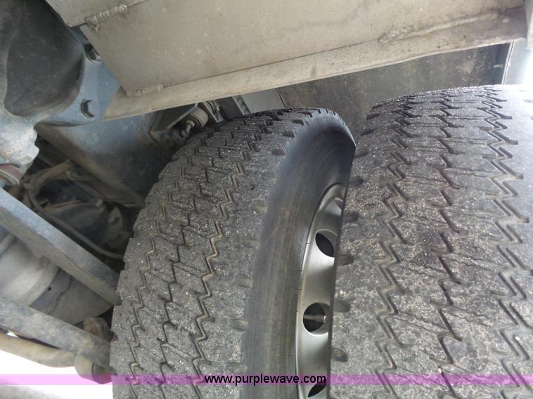 image for item L3723 2005 Freightliner Business Class M2 ambulance