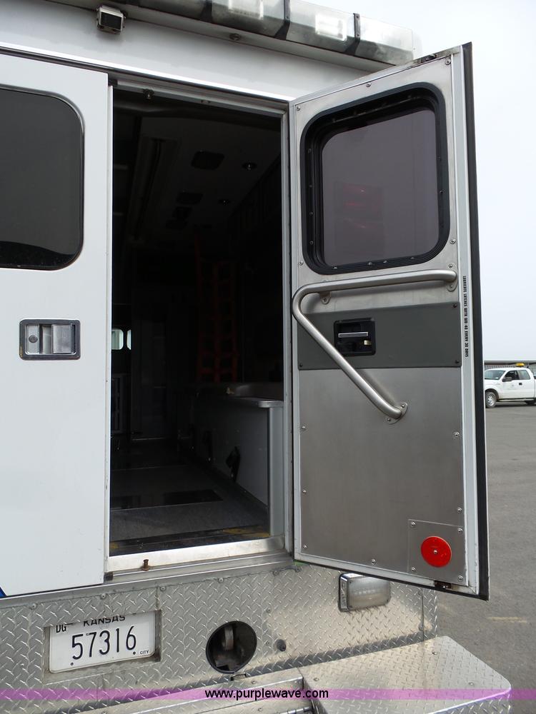 image for item L3723 2005 Freightliner Business Class M2 ambulance