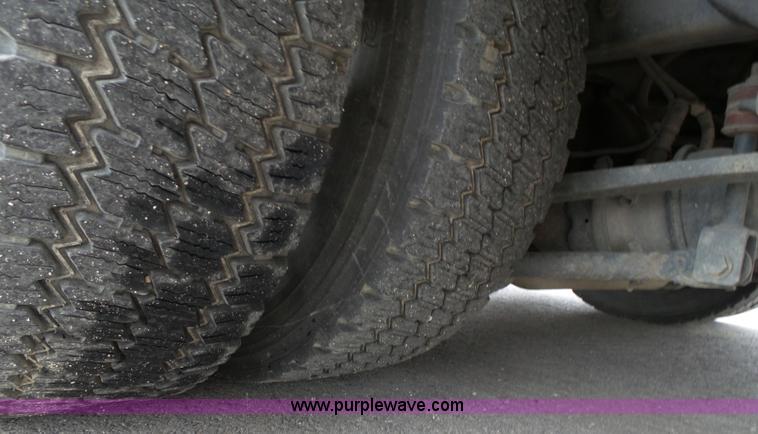 image for item L3723 2005 Freightliner Business Class M2 ambulance