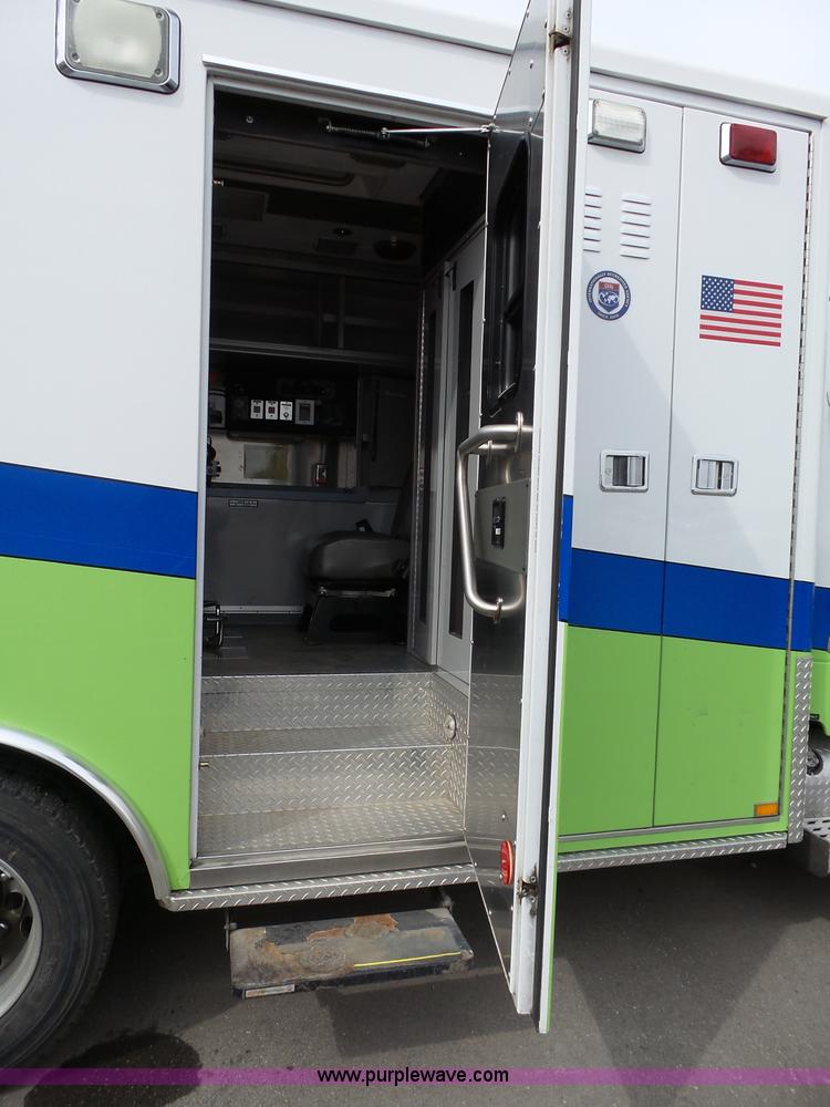 image for item L3723 2005 Freightliner Business Class M2 ambulance