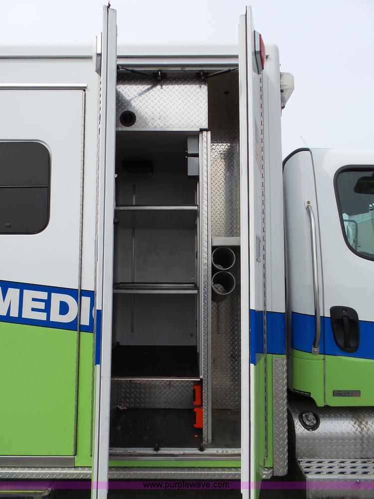 image for item L3723 2005 Freightliner Business Class M2 ambulance
