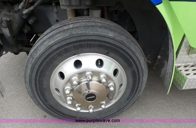 image for item L3723 2005 Freightliner Business Class M2 ambulance