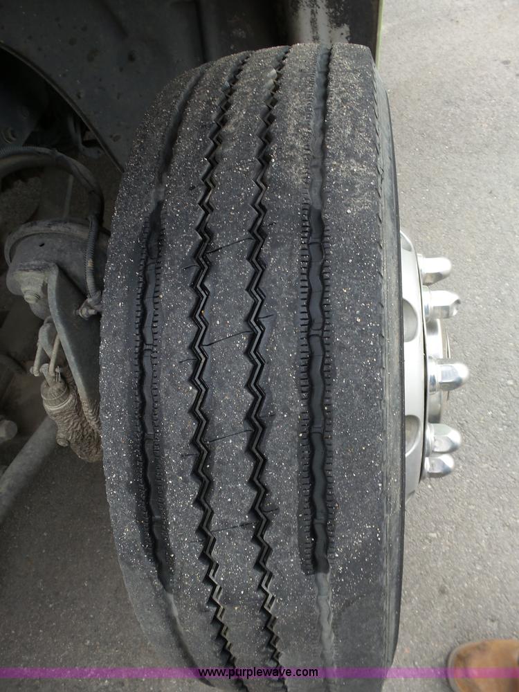 image for item L3723 2005 Freightliner Business Class M2 ambulance